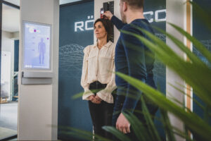 Persoonlijke lichaamsmeting voor slaapadvies bij Geertsema Slaapcomfort, dé beddenspecialist in Groningen